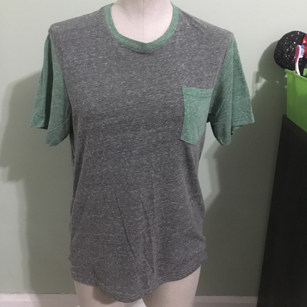 Gray tee shirt